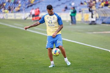 Vitolo, esta tarde durante el calentamiento. 