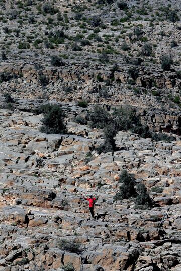 Con una distancia de unos 172 km y un desnivel positivo de unos 10.000 metros, se la considera la carrera a pie de Trail running más prestigiosa del mundo.