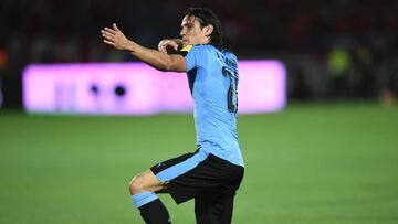 Uruguay rompe dos marcas históricas con gol de Cavani