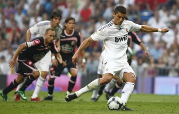 Debutó y marcó su primer gol (de penalti) en Liga el 29 de agosto de 2009 ante el Deportivo de La Coruña. El Madrid ganó 3-2.  