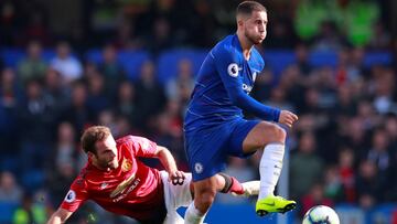 Hazard y Mata en un partido de la Premier League.