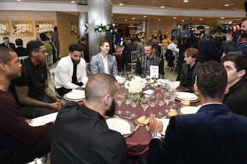 Real Madrid sat down for their traditional Christmas lunch at the Bernabéu today.