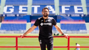 Jos¨¦ Bordal¨¢s, entrenador del Getafe, posa para AS en el Coliseum.
