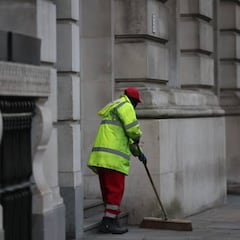 How much do janitors earn per hour in the US: what is the average salary?