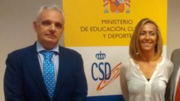 Gala Le&oacute;n, durante su presentaci&oacute;n como directora deportiva en el CSD, junto al presidente Jos&eacute; Luis Esca&ntilde;uela.