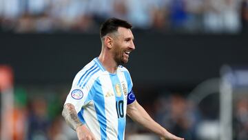 EAST RUTHERFORD, NEW JERSEY - JULY 09: Lionel Messi of Argentina celebrates after scoring the team's second goal with during the CONMEBOL Copa America 2024 semifinal match between Canada and Argentina at MetLife Stadium on July 09, 2024 in East Rutherford, New Jersey.   Sarah Stier/Getty Images/AFP (Photo by Sarah Stier / GETTY IMAGES NORTH AMERICA / Getty Images via AFP)