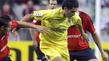 <b>POCO JUEGO.</B> Riquelme no vive su mejor momento de juego y el Villarreal lo acusa.