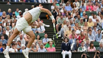 Spain's Carlos Alcaraz serves to Chile's Nicolas Jarry during their men's singles tennis match on the sixth day of the 2023 Wimbledon Championships at The All England Tennis Club in Wimbledon, southwest London, on July 8, 2023. (Photo by Glyn KIRK / AFP) / RESTRICTED TO EDITORIAL USE