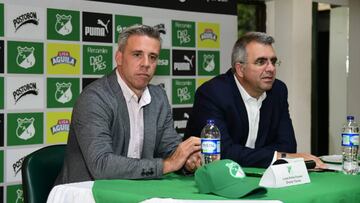 Juan Fernando Mejía, presidente del Deportivo Cali, durante la presentación oficial de Lucas Pusineri como director técnico del club