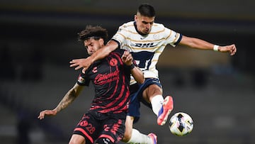 Tijuana's defender Jesus Gomez (R) and Pumas' forward Guillermo Martinez fight for the ball during the Liga MX Apertura tournament football match between Pumas and Tijuana at the Olimpico Universitario (UNAM) stadium, in Mexico City, Mexico, on September 22, 2024. (Photo by Rodrigo Oropeza / AFP)