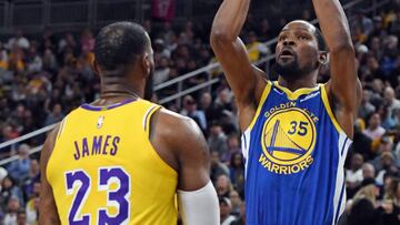 LAS VEGAS, NEVADA - OCTOBER 10: Kevin Durant #35 of the Golden State Warriors shoots against LeBron James #23 of the Los Angeles Lakers during their preseason game at T-Mobile Arena on October 10, 2018 in Las Vegas, Nevada. The Lakers defeated the Warriors 123-113. NOTE TO USER: User expressly acknowledges and agrees that, by downloading and or using this photograph, User is consenting to the terms and conditions of the Getty Images License Agreement.   Ethan Miller/Getty Images/AFP
 == FOR NEWSPAPERS, INTERNET, TELCOS &amp; TELEVISION USE ONLY ==