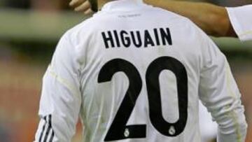 <b>DORSALES. </b>Higuaín seguirá con su número habitual y Benzema se hará con el '9' de Cristiano.