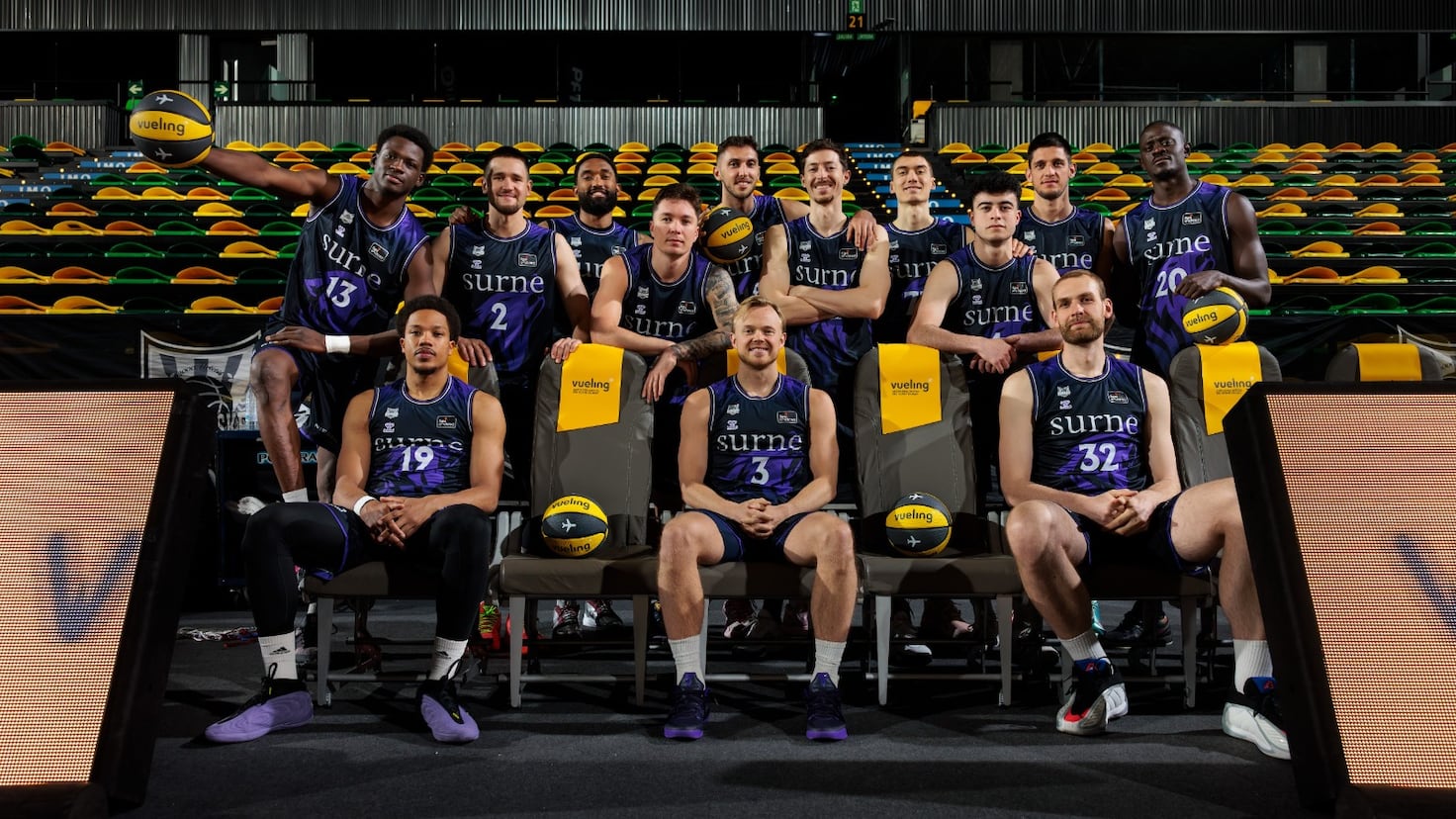 Jugadores en acción durante un partido reciente