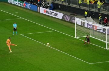 Penalti 21. Gerónimo Rulli marca el 11-10.