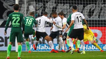 Frankfurt de Carlos Salcedo se lleva el triunfo al final del partido