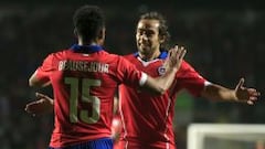 Sánchez y Vidal llegaron a Chile para integrarse a la Roja