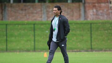 Gerardo Bedoya en un entrenamiento de Santa Fe.