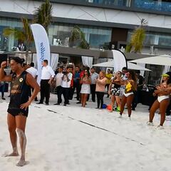 Ronaldinho ya disfruta Cancún y se echó una reta de fut-tenis