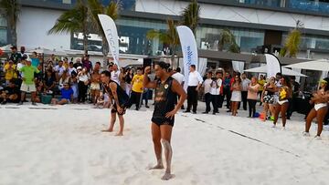 Ronaldinho ya disfruta Cancún y se echó una reta de fut-tenis