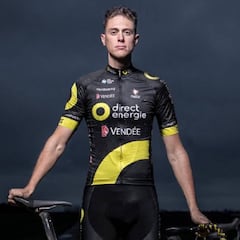 Los ciclistas y equipos visten sus maillots para la temporada 2019