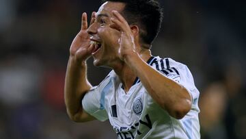 LOS ANGELES, CALIFORNIA - AUGUST 31: Hirving Lozano #11 of San Diego FC celebrates his goal at the fans, to tie the game 1-1 with Los Angeles FC, during the first half at BMO Stadium on August 31, 2025 in Los Angeles, California. Harry How/Getty Images/AFP (Photo by Harry How / GETTY IMAGES NORTH AMERICA / Getty Images via AFP)
