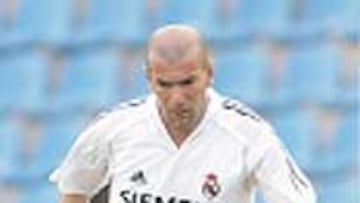 <b>Zidane, en un examen de fuerza</b>
Vuelve Zizou y se espera mucho de él. La asistencia de gol que dio a Ronie ante el Villarreal le vuelve a encumbrar. Y a partir de ahí, hoy le toca seguir en esa línea, con llegada a área, incisivo, creativo e incluso con gol. Examen de fuerza.