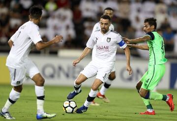 El de Terrasa afrontaba su primera temporada en el Al-Sadd de Qatar tras dejar el Barça en el verano de 2015. El canterano azulgrana jugó cuatro temporadas en el club qatarí, al que sigue vinculado como entrenador, hasta su retirada en 2019, con 39 años. Xavi había dejado la selección tras el Mundial de Brasil 2014, con 34 años.