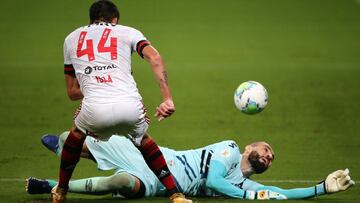 ¡Casi sin ángulo! Así fue el gol con que Isla brilló en Brasil