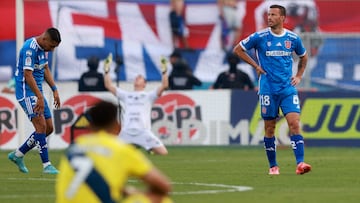 Futbol, Universidad de Chile vs Everton.
Fecha 30, campeonato Nacional 2024.
Los jugadores de Universidad de Chile se lamentan luego de empatar contra Everton el partido de primera division disputado en el estadio Nacional, Santiago Chile.
10/11/2024
Felipe Zanca/Photosport
Football, Universidad de Chile vs Everton.
30th turn, 2024 National Championship.
Universidad de Chile's players react after tie against Everton for first division match held at the Nacional stadium, Santiago Chile.
10/11/2024
Felipe Zanca/Photosport