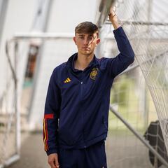 Dean Huijsen y Mateo Joseph se estrenan esta tarde ante Eslovaquia