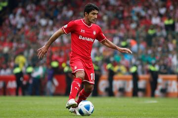 Considerado como uno de los mejores medios ofensivos que han pasado por el fútbol mexicano. A pesar de ser mediocampista, está ubicado entre los diez máximos goleadores de los Diablos con 71 goles. Además ganó cinco títulos de liga con los escarlatas, y llegó a la selección mexicana tras naturalizarse mexicano.