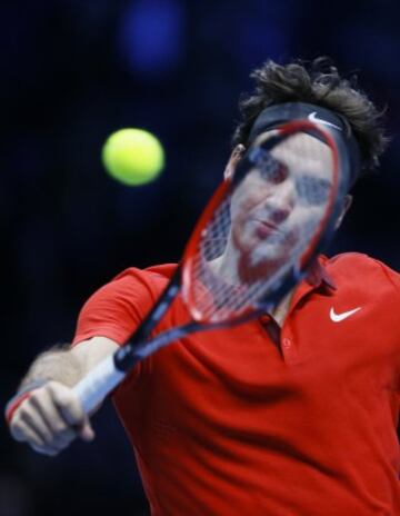 Roger Federer desplegó toda su artillería para aguantar a Stanislas Wawrinka y jugar una nueva final del Master.