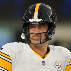 Aaron Rodgers evita la cirugía, pero aún es duda para juego ante los Bears