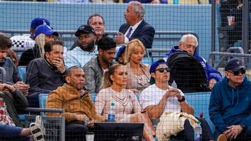Carlos Vela asisti車 al juego Dodgers vs San Francisco Giants