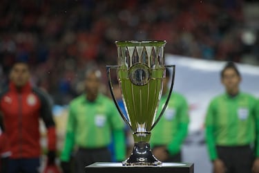 Foto de acción durante el partido Toronto (CAN) vs Chivas (MEX), Correspondiente al partido de ida de la Final de la Liga de Campeones CONCACAF Scotiabank 2018, en el Estadio BMO Field, Toronto. EN LA FOTO: TROFEO