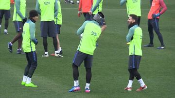 Neymar's dad dancing has Messi and Suárez in fits of laughter