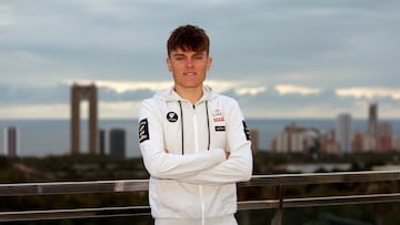 Pablo Torres, con el skyline de Benidorm de fondo, posa para AS.
