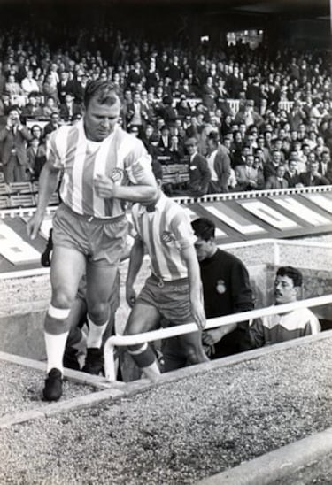 Barcelona (1950-1961) - Espanyol (1963-1964).