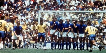 México 70 es considerado como el primer mundial de fútbol de la era moderna por su serie de adaptaciones tecnológicas, entre ellas, los partidos en vivo y a color para varias partes del mundo. Ya en Inglaterra 66 se había difundido la inauguración de la justa vía satélite y a color, pero sólo llegó a parte de Europa y no en directo. Telesistema Mexicano, antecesor de lo que hoy conocemos como Televisa, invirtió millones para que el tercer campeonato de Brasil y de Pelé fuera observado por millones de personas.