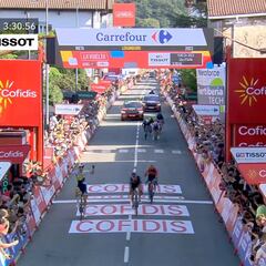 Santiago Buitrago protagoniza la fuga y es tercero en la etapa 15