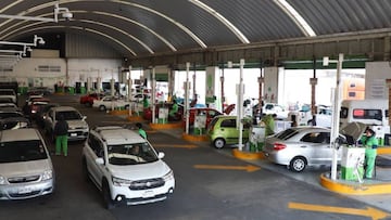 Los autos del Estado de México con engomado rosa y rojo tienen la obligación de presentar la verificación vehicular durante marzo del 2026.