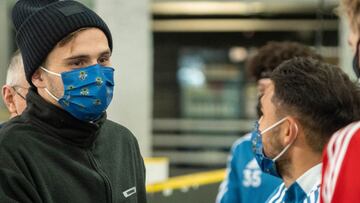 Una lesión de ligamento cruzado terminó con la primera aventura europea del estadounidense, que volvió a casa y visitó a sus compañeros de Seattle Sounders en el inicio de pretemporada.