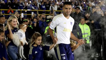 Soccer Football - Primera A - Millonarios unveil Radamel Falcao - Estadio Nemesio Camacho el Campin, Bogota, Colombia - July 16, 2024 Millonarios' Radamel Falcao with his family during the presentation REUTERS/Luisa Gonzalez