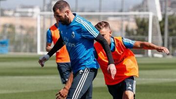 Benzema trabaja con el grupo; Ramos y Reguilón, al margen