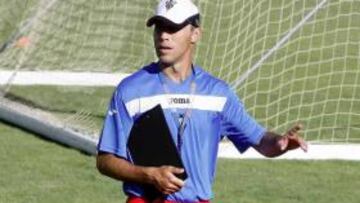 <b>PROTAGONISTA. </b>Calderón entrena al Albacete y jugó en el Rayo.