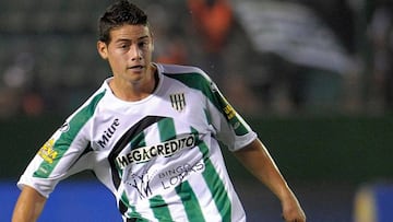 James Rodríguez durante un partido con Banfield en el fútbol argentino.