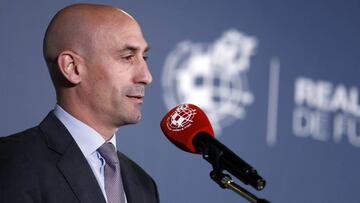 06/03/19 COLOQUIO DIA DE LA MUJER
REAL FEDERACION ESPAÑOLA DE FUTBOL RFEF
LUIS RUBIALES PRESIDENTE