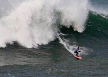 Este surfista gallego de tan solo 20 años entró como sustituto a última hora...