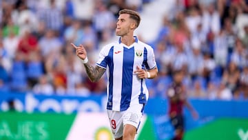 Diego García celebra el gol del 2-0 ante el Levante.