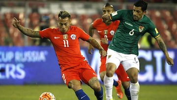 Futbol, Chile vs Bolivia
Eliminatorias mundial Rusia 2018.
El jugador de Chile Eduardo Vargas, izquierda, disputa el baln contra Walter Flores de Bolivia durante el partido clasificatorio al mundial de Rusia 2018 en el estadio Monumental de Santiago, Chile.
06/09/2016
Andres Pina/Photosport**********
Football, Chile vs Bolivia.
Russia 2018 World Cup, qualifying match.
Chile's player Eduardo Vargas , left, battles the ball against Walter Flores of Bolivia during the Russia 2018 World Cup qualifying football match at the Monumental stadium in Santiago, Chile.
06/09/2016
Andres Pina/Photosport
